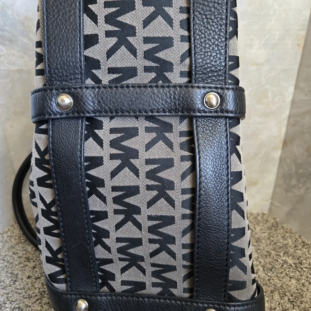 Michael Kors Black and Tan Shoulder Bag with Classic Design